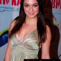 Nauheed Cyrusi Image