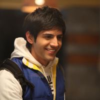 Kartik Aaryan Image