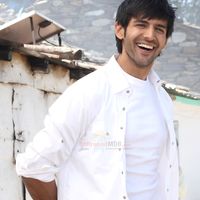Kartik Aaryan Image