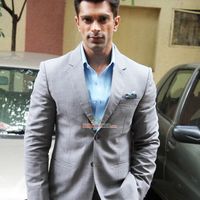 Karan Singh Grover Image