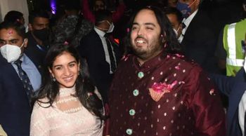 SRK to Ranveer Singh, celebs attend Anant Ambani and Radhika Merchant's engagement celebration.