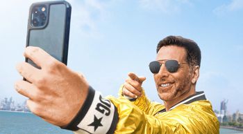 Akshay Kumar takes a ‘Selfiee’ on Marine Lines