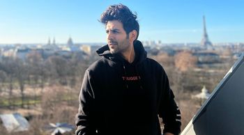 Kartik Aaryan shares GLIMPSES from his Paris tour for his fans; Check out the mesmerizing pictures!