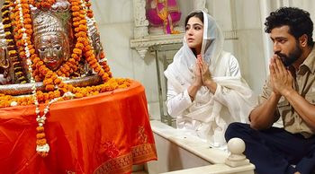 Sara Ali Khan Visits Mahakaleshwar Temple In Ujjain Prior To Release Of 'Zara Hatke, Zara Bachke' (View Pic)