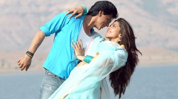 Here's How Shah Rukh Khan And Deepika Padukone’s Shot For Their KISSING SCENES In Chennai Express! (Watch BTS Video)