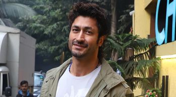 Vidyut Jamwal Celebrates His Pre-Birthday With His Fans