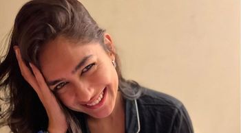 OMG: Mrunal Thakur “caught” stealing clothes – see photos