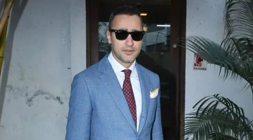 Imran Khan makes a rare appearance at Amir Khan's Daughter Ira Khan's engagement [WATCH VIDEOS]