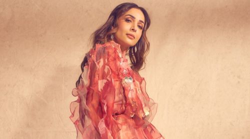 Malaika Arora is here to sweep you off your feet donning a DREAMY look in THIS Pankaj & Nidhi floral outfit!
