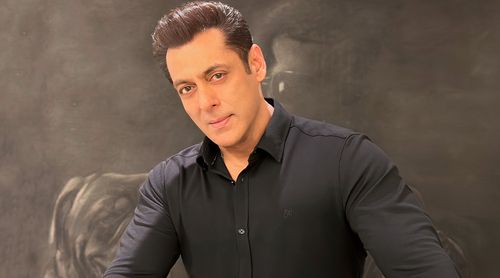 Salman Khan Reveals CHEESIEST Pick-Up Line Used By Girl To Him; “It’s Too Late Now, Have Food And Come” Which Makes Him Blush (Watch Video)