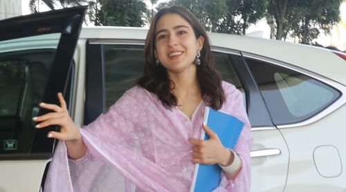 Sara Ali Khan pulls off a simple travel look with grace in a pink Bunaai Kurta set; See pictures!