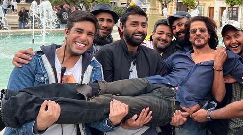 Shah Rukh Khan's unseen photo captivated the eyes of fans from the set of the film PATHAAN; Read More!