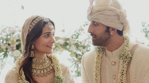 We finally get to see the first picture of Ranbir Kapoor and Alia Bhatt which was taken by Sanjay Bhansali on the sets of Black