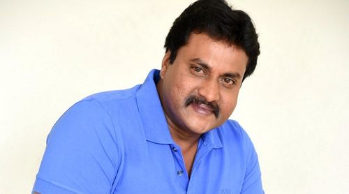 Comedian turned villain Sunil to set his foot in Bollywood - Deets inside!