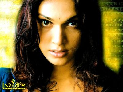 Isha Koppikar Photo
