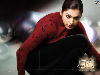Isha Koppikar Photo