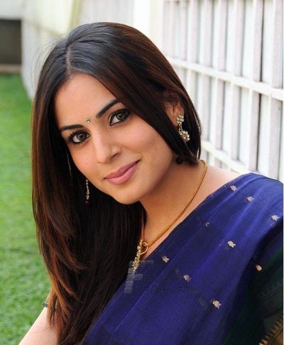 Shraddha Arya Photo