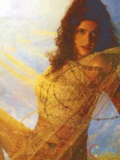 Anjala Zaveri Photo