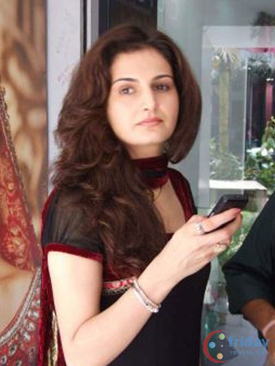 Monica Bedi Photo