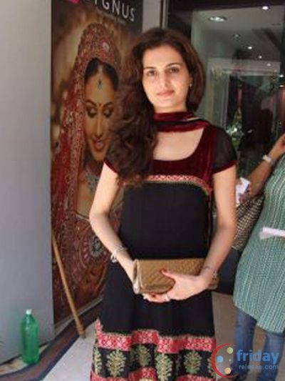 Monica Bedi Photo