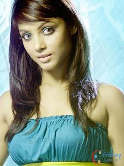 Neetu Chandra Photo