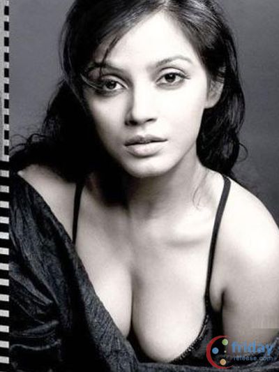 Neetu Chandra Photo
