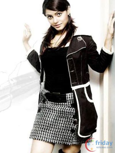 Neetu Chandra Photo