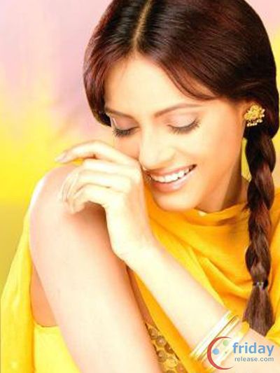 Neetu Chandra Photo