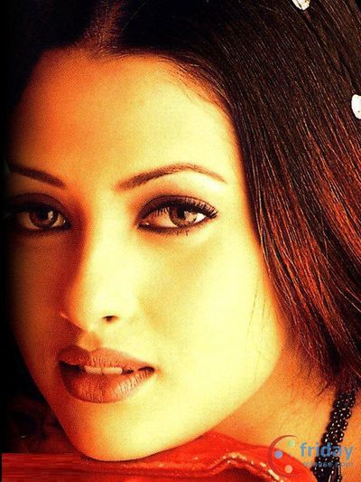 Riya Sen Photo