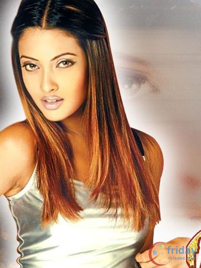 Riya Sen Photo