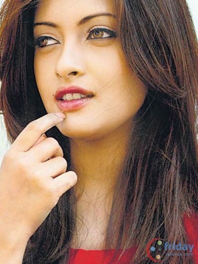 Riya Sen Photo