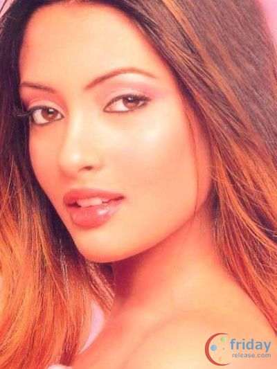 Riya Sen Photo