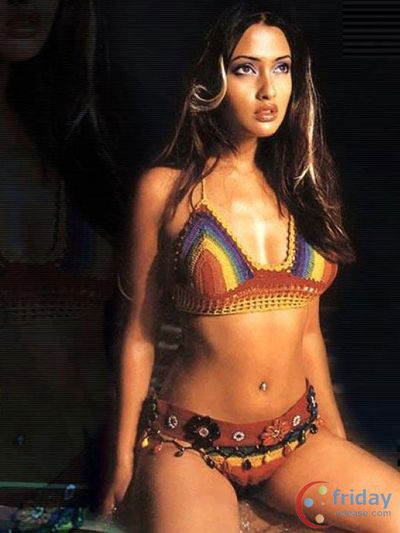 Riya Sen Photo