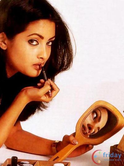 Riya Sen Photo