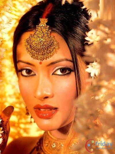 Riya Sen Photo