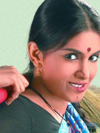 Sonali Kulkarni Photo