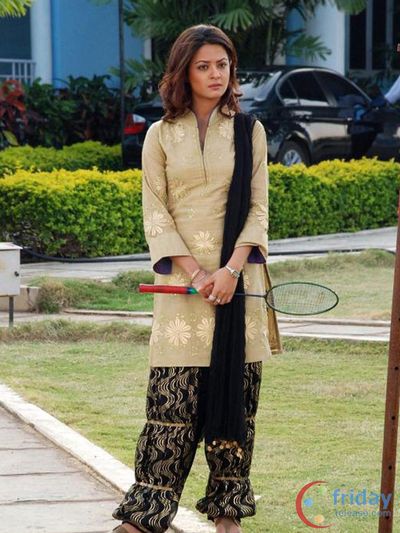 Surveen Chawla Photo