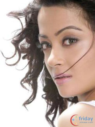 Surveen Chawla Photo