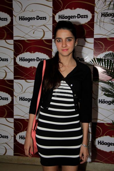 Shruti Seth Photo