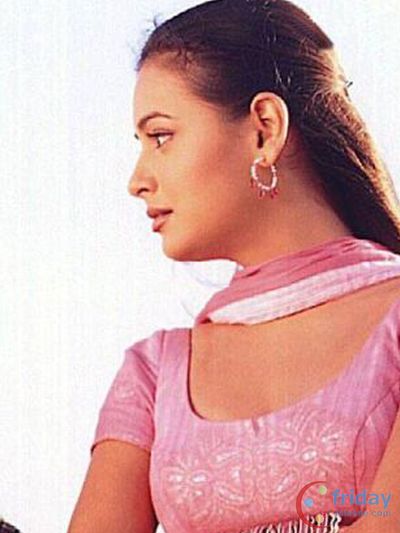 Dia Mirza Photo