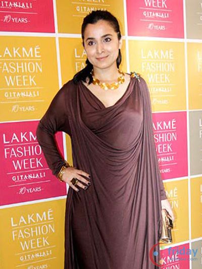 Simone Singh Photo