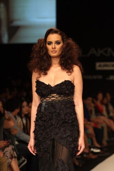 Evelyn Sharma Photo