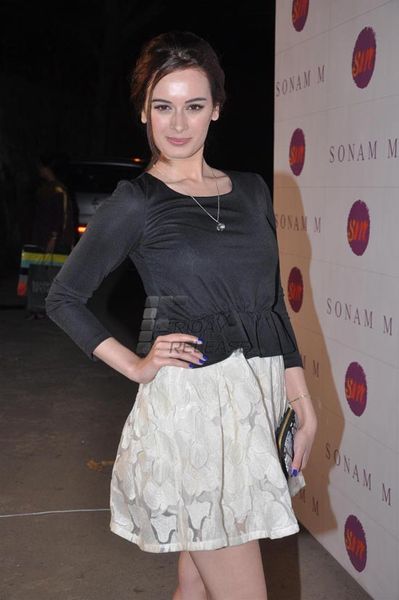 Evelyn Sharma Photo