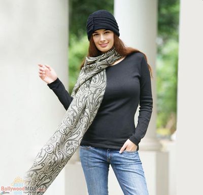 Evelyn Sharma Photo