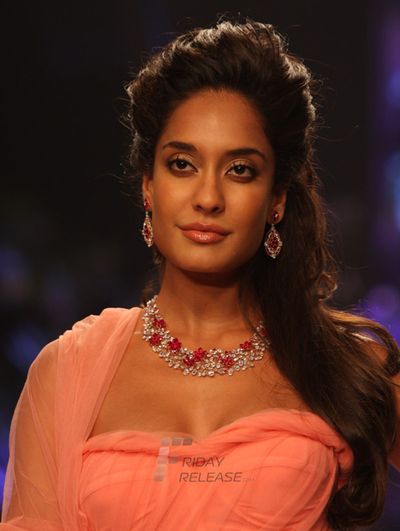Lisa Haydon Photo