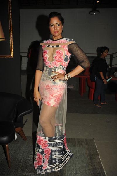 Sameera Reddy Photo