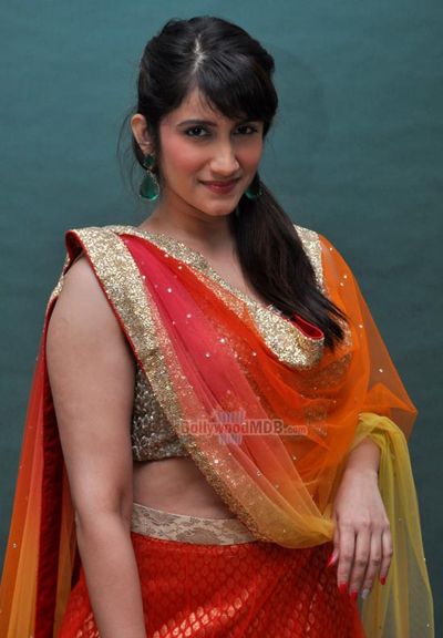 Smily Suri Photo