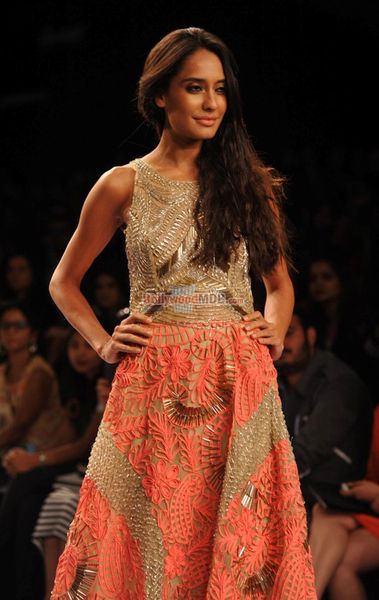 Lisa Haydon Photo
