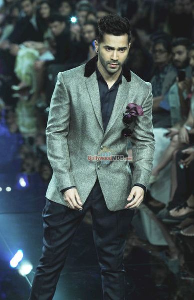 Varun Dhawan Photo