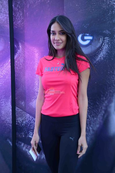 Lisa Haydon Photo